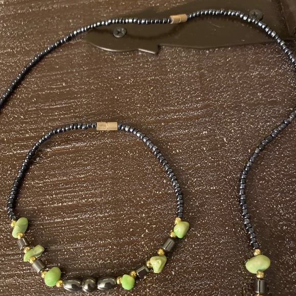 Green Beaded Necklace and Bracelet Set - Picture 2 of 5